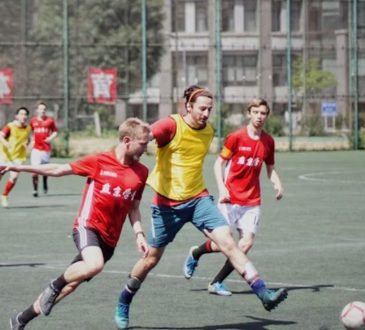 8 Streetwear da calcio: Top look con le maglie iconiche