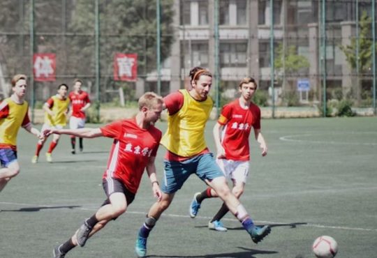 8 Streetwear da calcio: Top look con le maglie iconiche